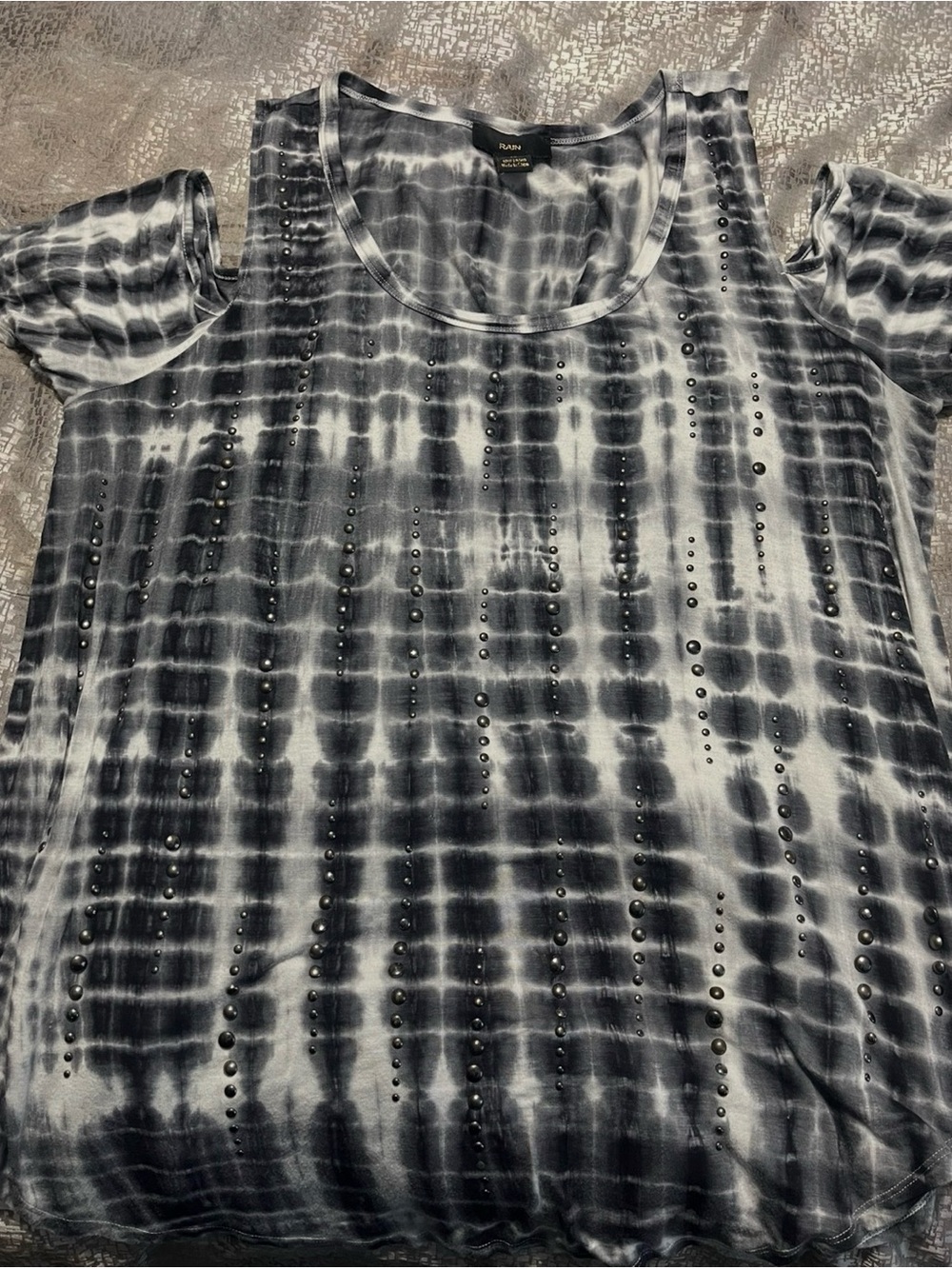 Rain 2x Black & White Tie-Dye Cold-Shoulder Studded Tee